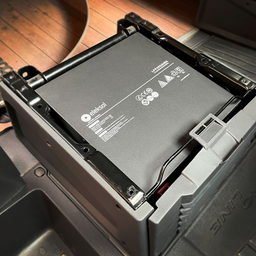 BATERÍA DE LITIO LIFEPO4 BAJO ASIENTO ELEKSOL 12,8V 300AH BLUETOOTH Y BMS